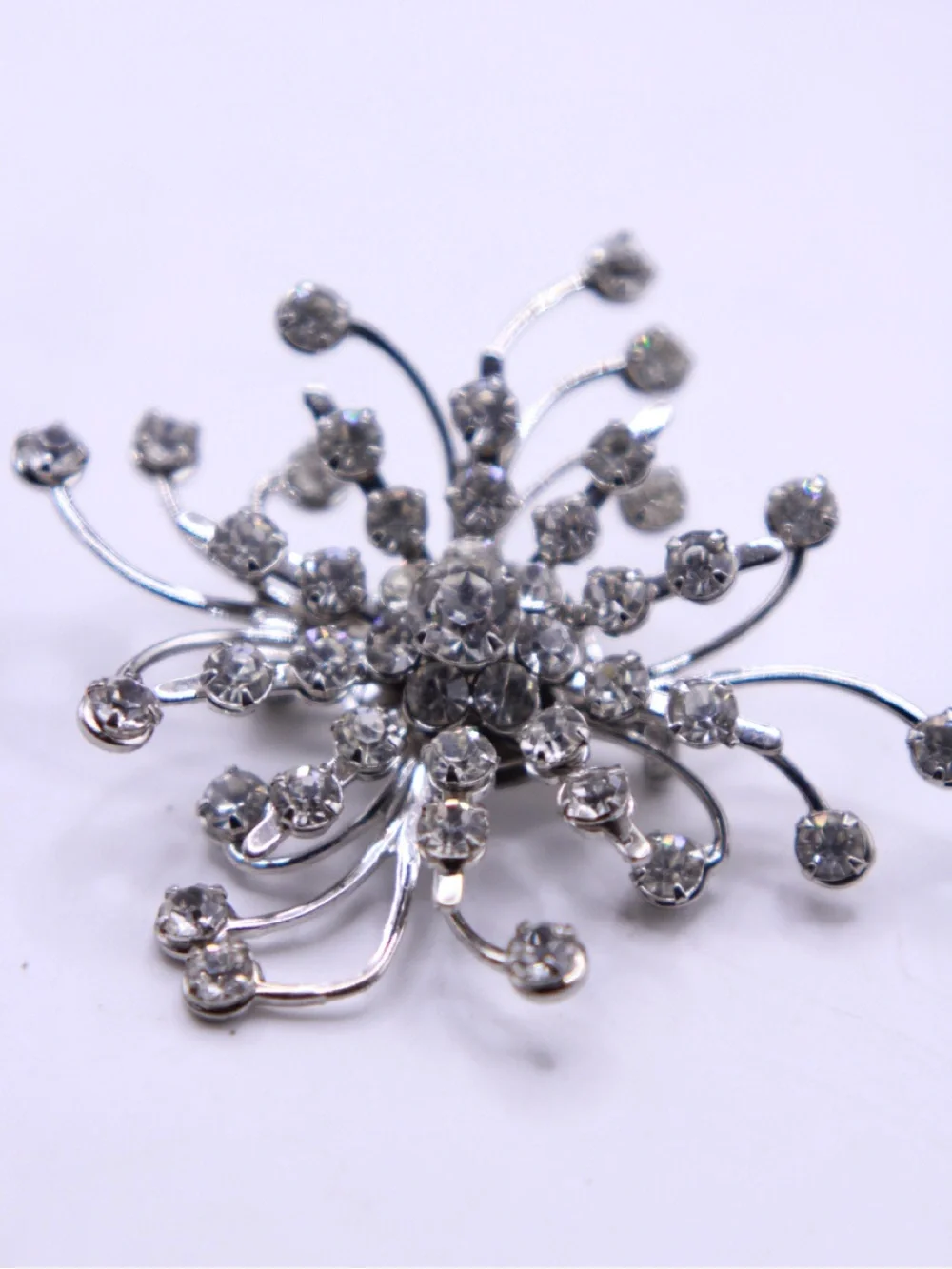 Vintage unsigned Silver tone Crystal starburst riveted Burst Brooch - Picture 2 of 5